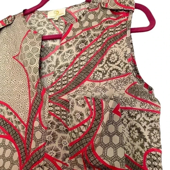 Collective Concepts Sleeveless Blouse - Picture 2 of 4